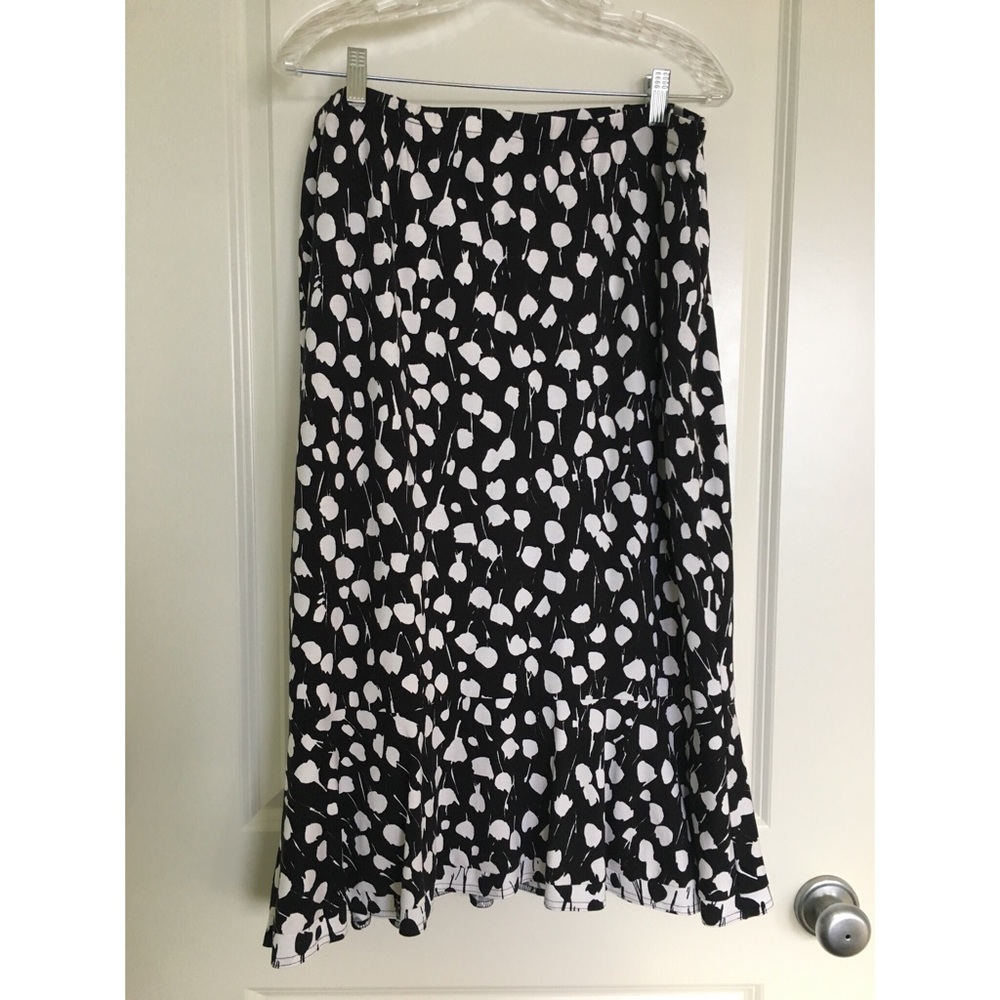 Black and White Knit Trumpet Skirt